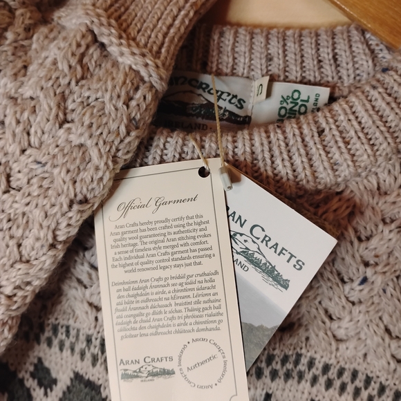 Aran Crafts - Sm Oatmeal and Green Crew Neck Fisherman Sweater - Picture 3 of 5